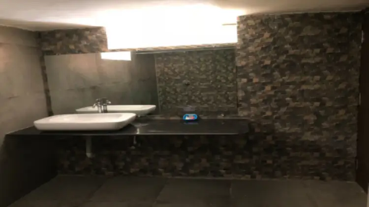 Kingfisher Treasure Resort bathroom