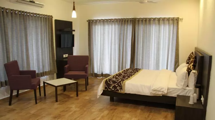 hotel-aditya-suit-room5