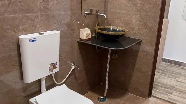 hotel-narmada-palace-bathroom