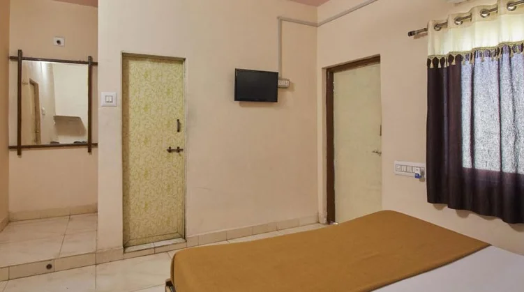 hotel-umang-non-ac-deluxe-room