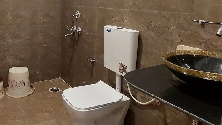 narmada-palace-bathroom