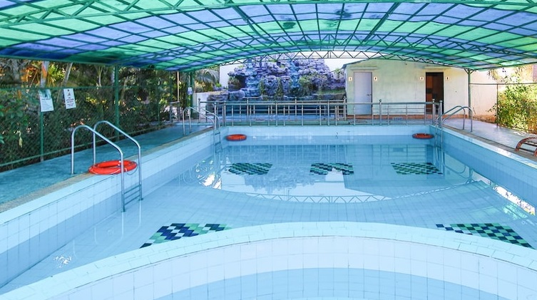 saavaj-resort-swimmingpool