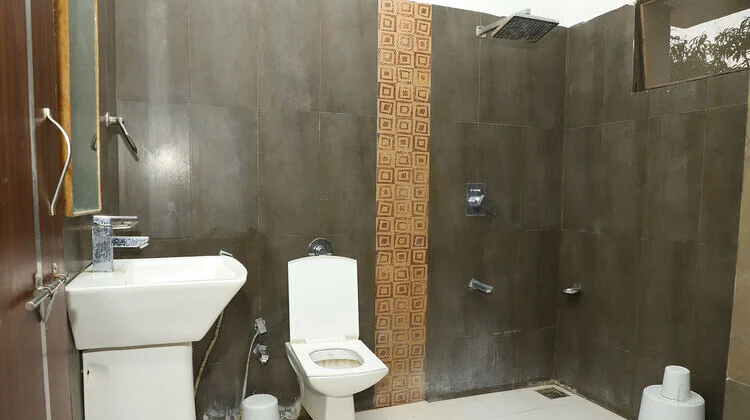 the-arise-resort-bathroom