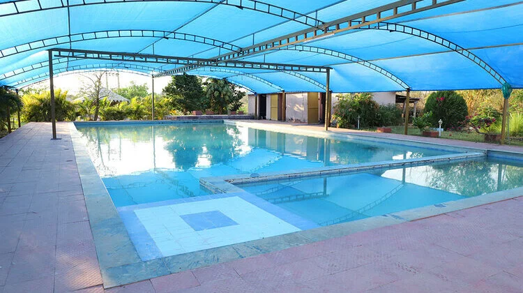 the-arise-resort-swimming-pool