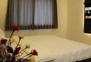 hotel-aditya-comfort-room